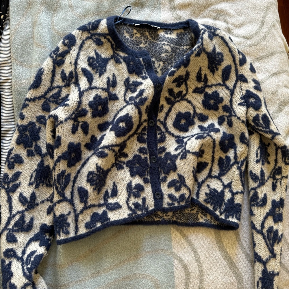 BLUE & WHITE ZARA CARDIGAN - MEDIUM